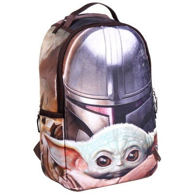Mochila com estampa do Baby Yoda e armadura metálica