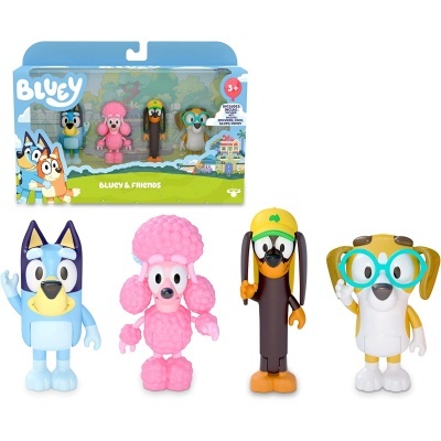 Conjunto de quatro bonecos de personagens Bluey em embalagem azul e verde