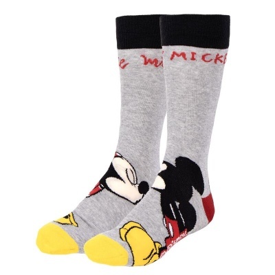Meias compridas cinzentas com padrão do Mickey Mouse e detalhes em amarelo, vermelho e preto.