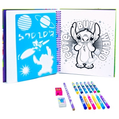 Livro de colorir Stitch com stencil, canetas, borracha e afiador