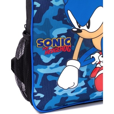 Mochila azul com padrão camuflado e imagem de Sonic the Hedgehog