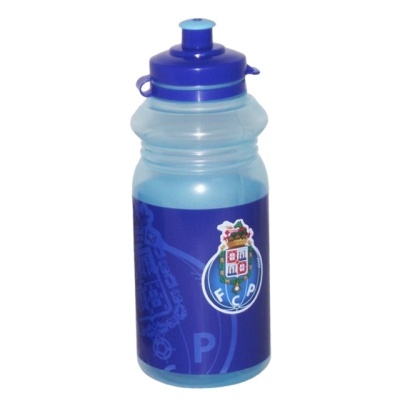 Garrafa desportiva azul translúcida com emblema do FCP e tampa azul escura