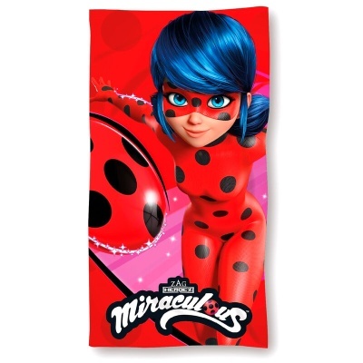 Toalha colorida com estampa da personagem Ladybug e texto Miraculous