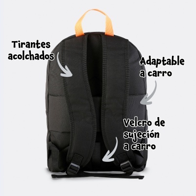 Mochila preta com alça laranja e tirantes acolchoados, com anotações em português no fundo branco