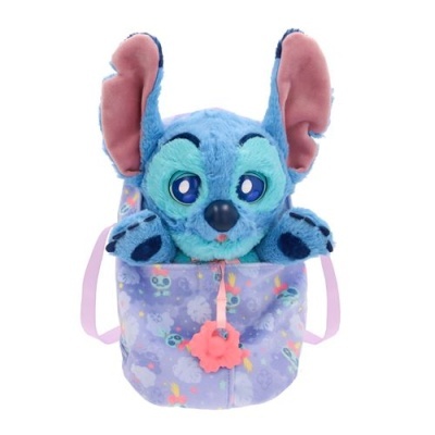 Mochila de peluche azul com padrão colorido e personagem com orelhas grandes