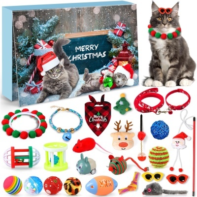Brinquedos natalícios para gatos com bolas, ratos e colares coloridos ao lado de caixa com imagem de gatos e Merry Christmas