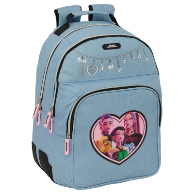 Mochila azul clara com desenhos e imagem de três personagens em forma de coração
