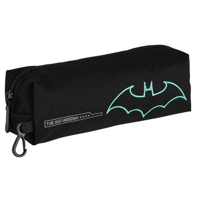 Estojo escolar preto com símbolo do Batman azul claro e texto THE BAT INSIGNIA