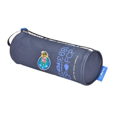 Estojo cilíndrico azul escuro com emblema do FC Porto e texto 1893 FCP em tecido
