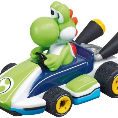 Brinquedo plástico do Yoshi em kart com cores verde, branco, azul e amarelo.