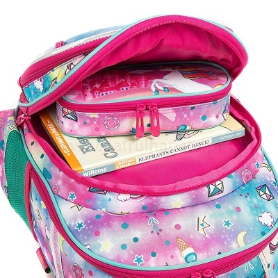 Mochila infantil colorida com zíperes rosa e estampas de estrelas, nuvens e unicórnios