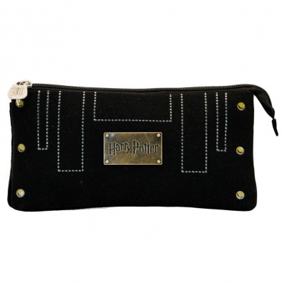Estojo preto com placa metálica Harry Potter e detalhes em tachas douradas