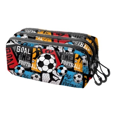 Estojo escolar com padrão de futebol colorido e três fechos.