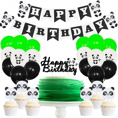 Decoração de aniversário com tema de panda incluindo bandeirolas, balões, bolo e cupcakes