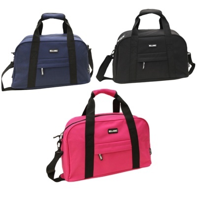 Três malas de viagem Milanic em azul escuro, preto e rosa com alças pretas e bolso frontal