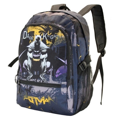 Mochila preta e azul com estampa do Batman e texto DARK KNIGHT BATMAN