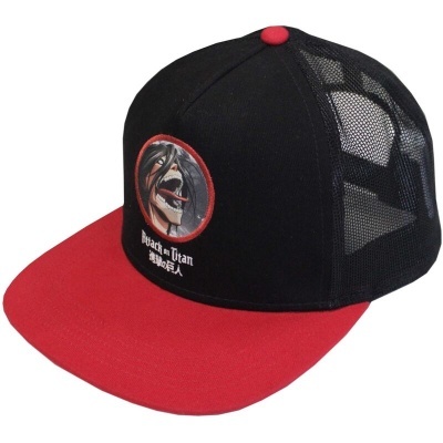 Boné trucker preto com aba vermelha e estampa Attack on Titan