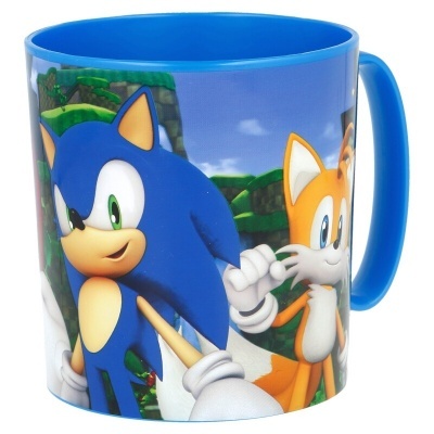 Caneca azul com personagens Sonic e Tails desenhados