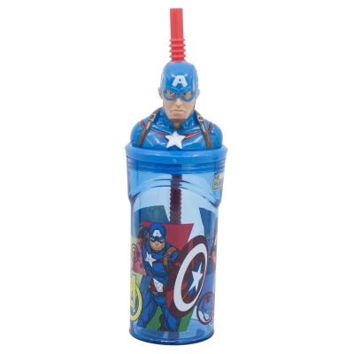 Copo azul de plástico com tampa e figura do Capitão América e palhinha vermelha.