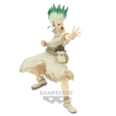 Figura colecionável de personagem com cabelo verde e túnica branca em pose dinâmica