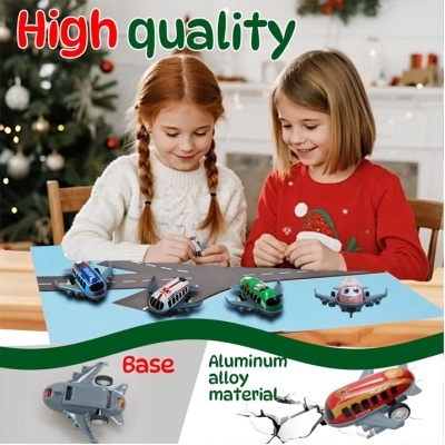 Crianças a brincar com aviões de brinquedo coloridos em mesa com decoração de Natal