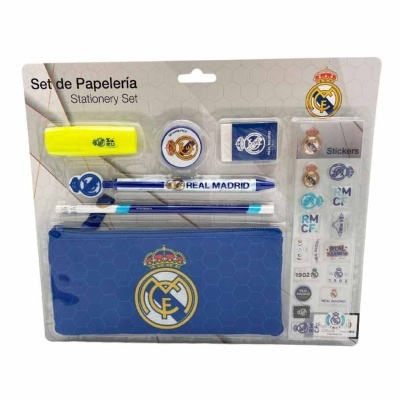 Conjunto de papelaria Real Madrid com caneta, lápis, marcador, borracha, apontador, estojo azul e autocolantes em embalagem
