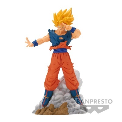 Figura de ação de personagem loiro em pose de luta sobre base de nuvens e rochas