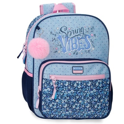 Mochila azul clara com estampas e chaveiro pompom cor-de-rosa