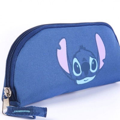 Estojo azul com imagem do Stitch e fecho de correr preto