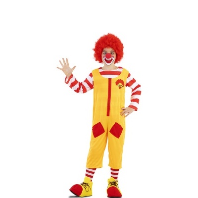 Criança vestida com fantasia de palhaço amarela e vermelha, peruca vermelha e sapatos de palhaço.