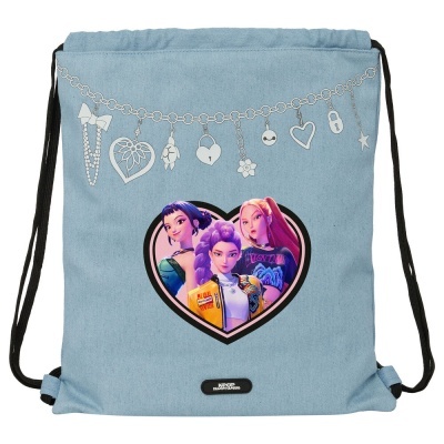 Mochila azul claro com ilustração e desenhos de pingentes
