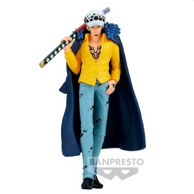 Figura colecionável de personagem com casaco azul escuro e espada