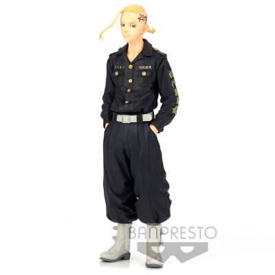 Figura de ação com roupa preta e botas cinzentas sobre superfície branca