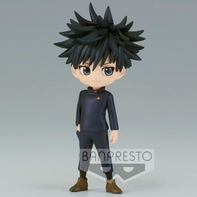 Figura de ação com cabelo preto espetado e farda escolar azul escura