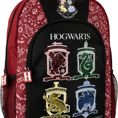 Mochila Hogwarts com brasões das quatro casas e texto Hogwarts