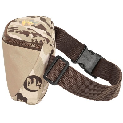 Bolsa de padrão camuflado com fecho e correia castanha