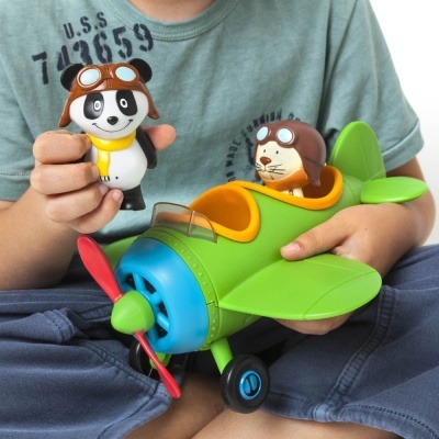 Brinquedos infantis de aviadores com avião verde e personagens panda e leão