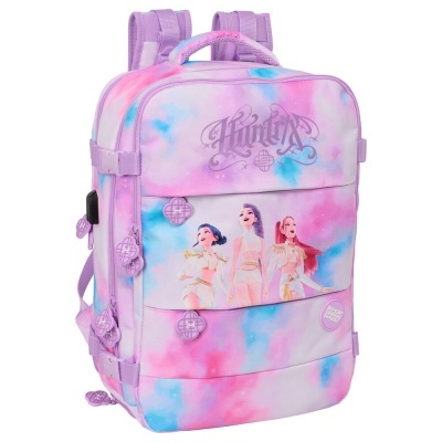 Mochila colorida com ilustrações de personagens femininas e texto K-POP