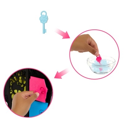 Chave de plástico para brinquedo que abre porta ao ser molhada