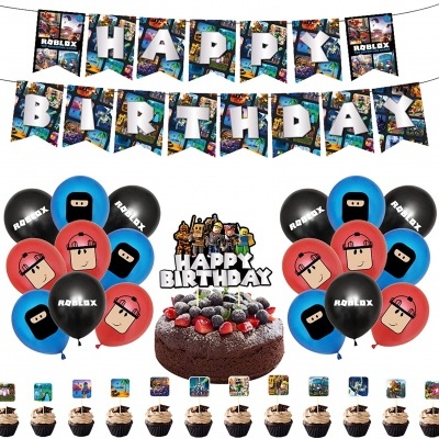 Decoração de festa Roblox com bandeirola, balões, bolo decorado com topper, e cupcakes com toppers.