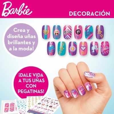 Autocolantes para unhas Barbie com vários desenhos coloridos e mão decorada