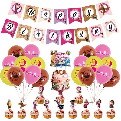 Decoração de aniversário com tema Masha e o Urso incluindo balões, cupcakes e bandeirolas