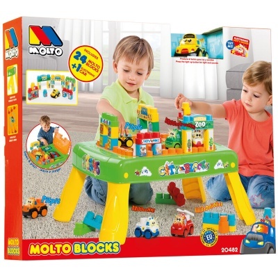 Brinquedo educativo Molto Blocks com mesa de blocos coloridos e crianças a brincar