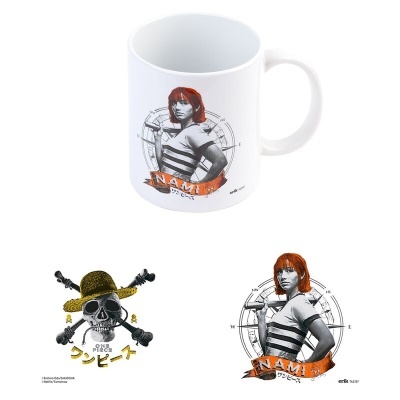 Caneca branca com imagem da personagem Nami e texto NAMI