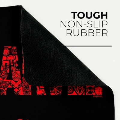 Tapete ou almofada preta com borracha antiderrapante e estampa vermelha Marvel