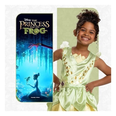 Divisão com cartaz do filme The Princess and the Frog e criança em fantasia de princesa verde clara