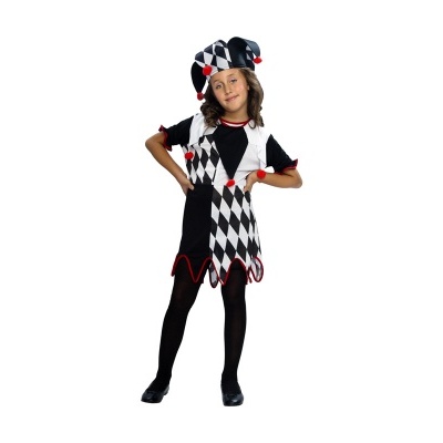 Criança com fantasia de bobo da corte em preto, branco e vermelho.