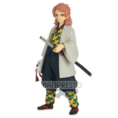 Figura Banpresto de personagem animado com kimono bege e espada.