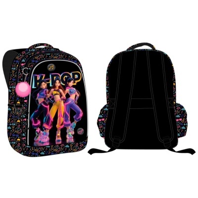 Mochila infantil preta com estampa colorida de personagens K-POP e padrão musical colorido