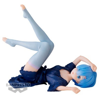 Figura colecionável de personagem anime com cabelo azul e roupa azul
